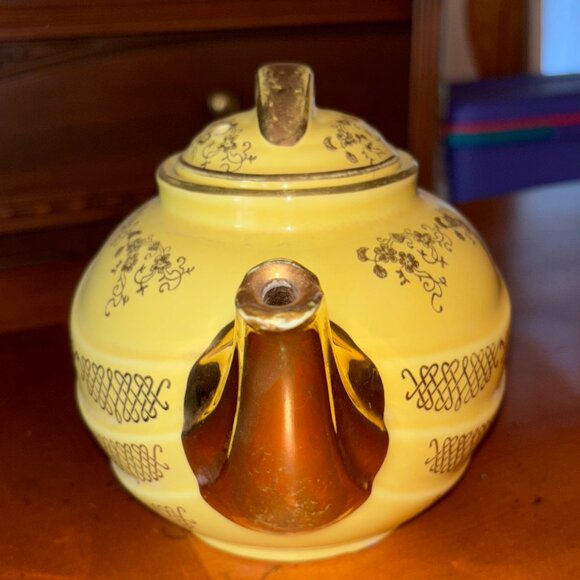 HALL PARADE TEAPOT YELLOW AND GOLD - Picture 3 of 8